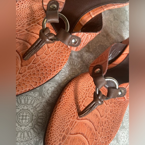 Franco Sarto~Croc-Embossed~Leather~Thong~Wedge~Sandal~Metal Ring Detail~Size 9 - Picture 7 of 11